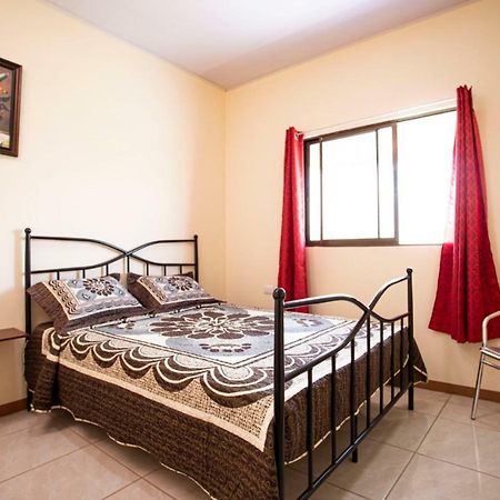 Flor De Katty Hostel Airport Río Segundo エクステリア 写真