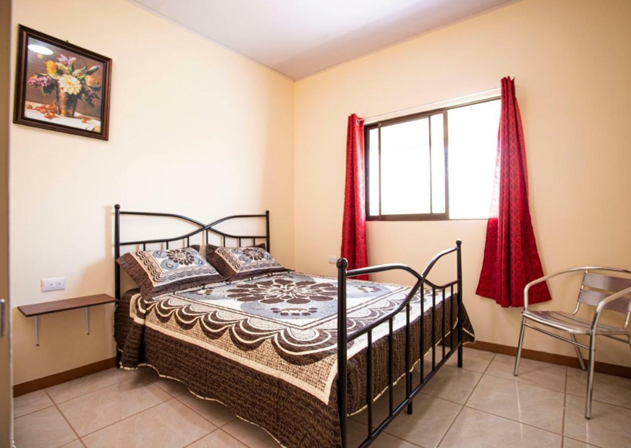 Flor De Katty Hostel Airport Río Segundo エクステリア 写真
