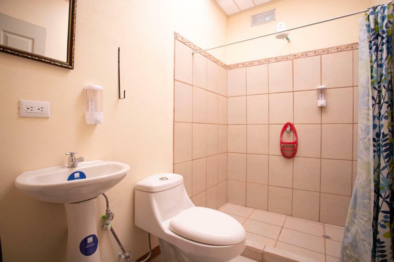 Flor De Katty Hostel Airport Río Segundo エクステリア 写真