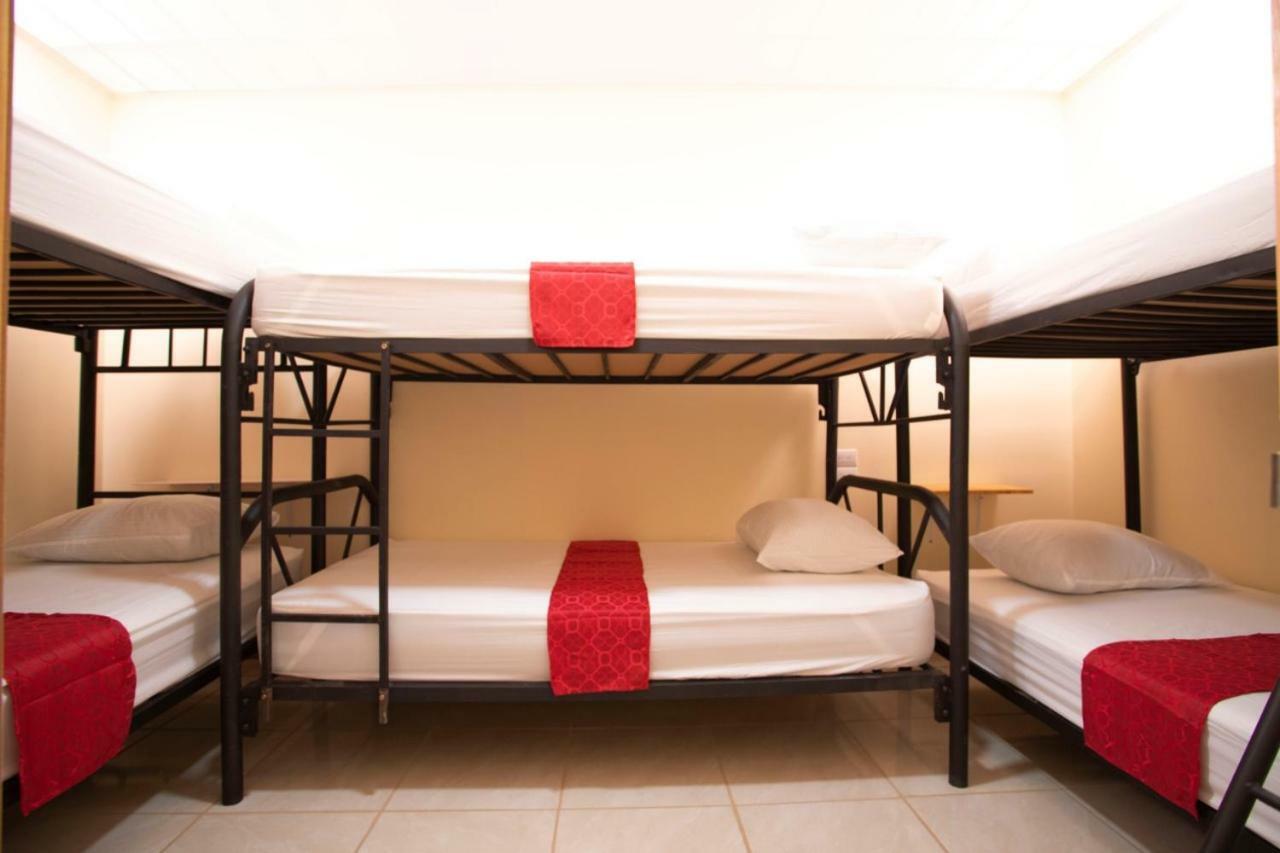 Flor De Katty Hostel Airport Río Segundo エクステリア 写真