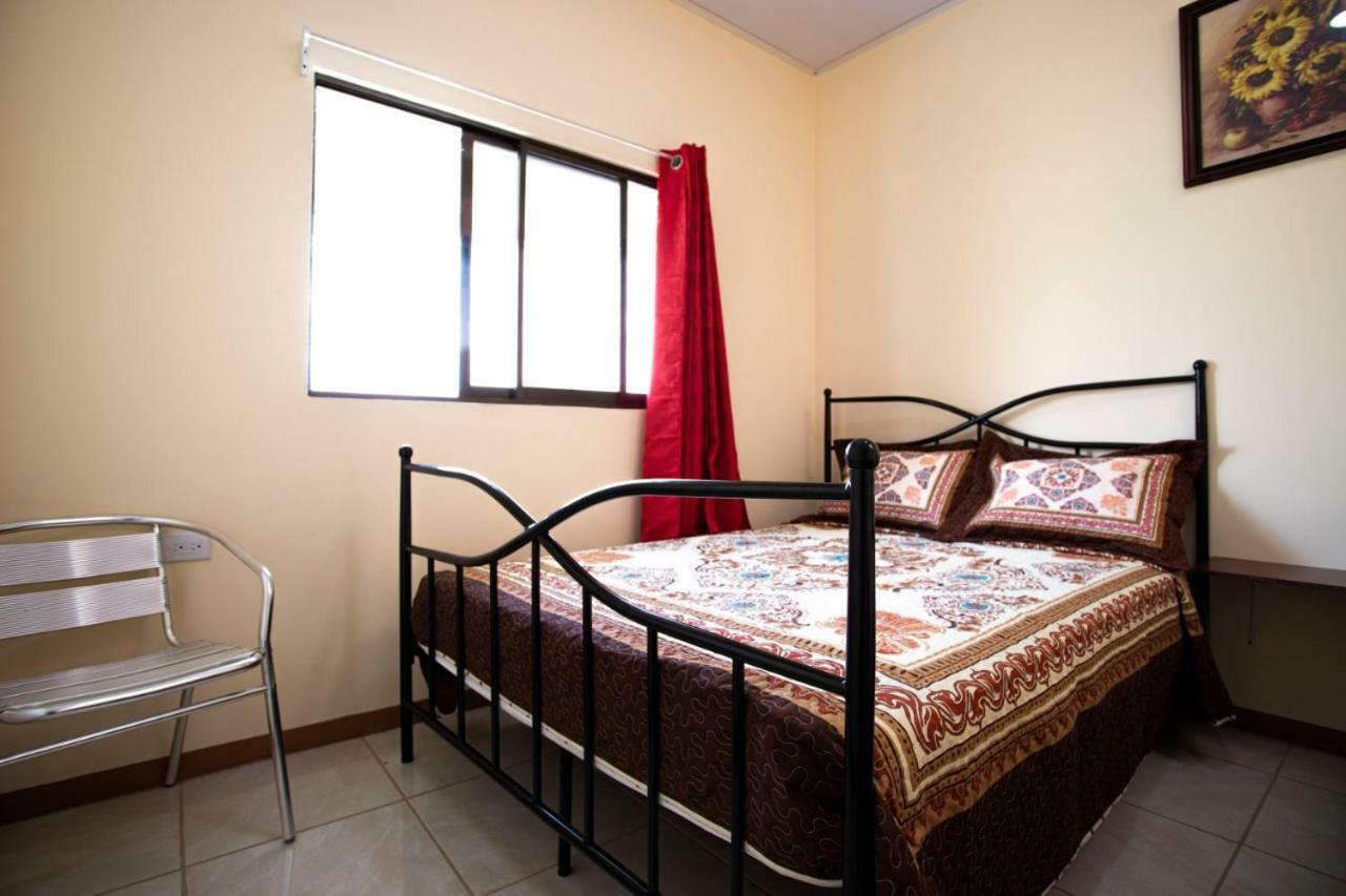 Flor De Katty Hostel Airport Río Segundo エクステリア 写真