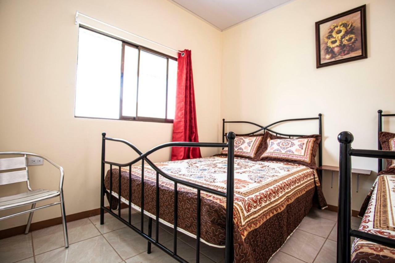 Flor De Katty Hostel Airport Río Segundo エクステリア 写真