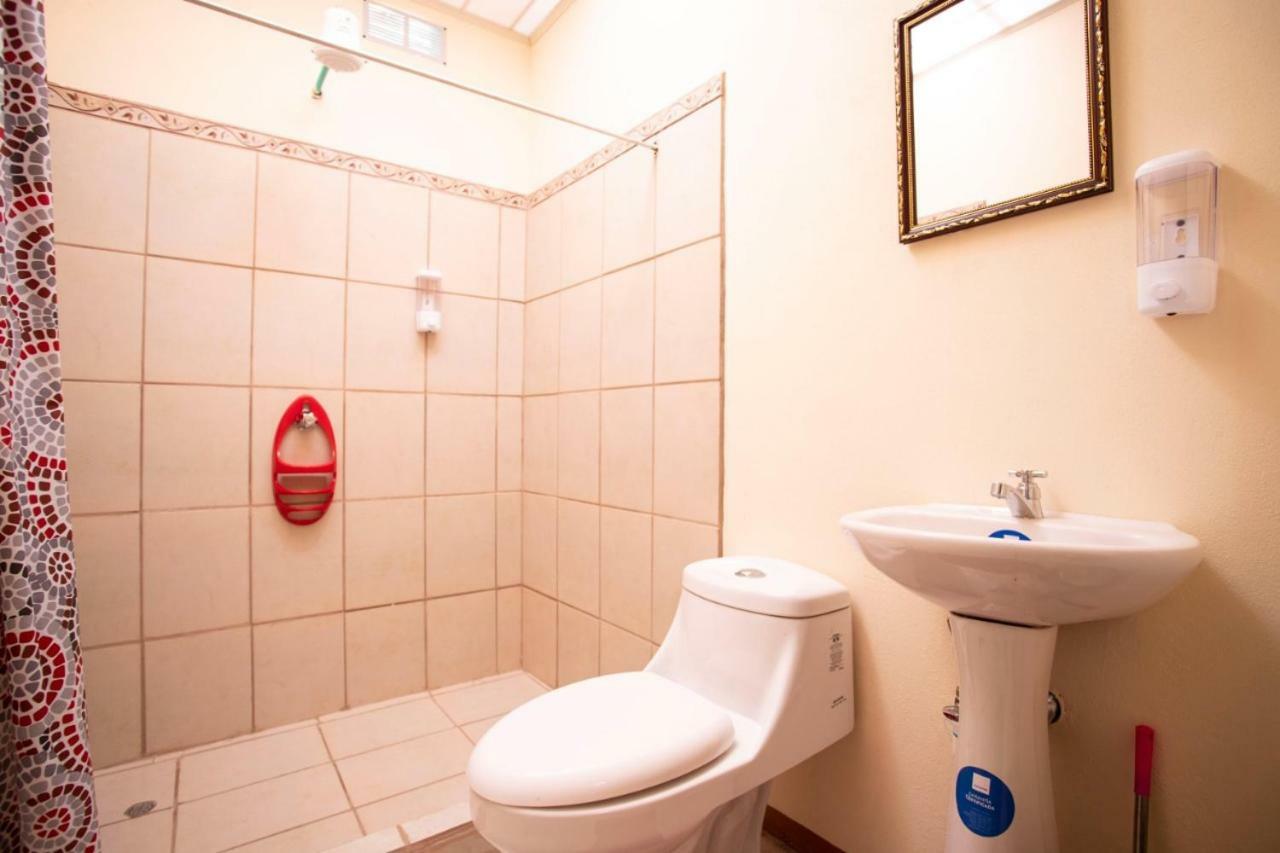 Flor De Katty Hostel Airport Río Segundo エクステリア 写真