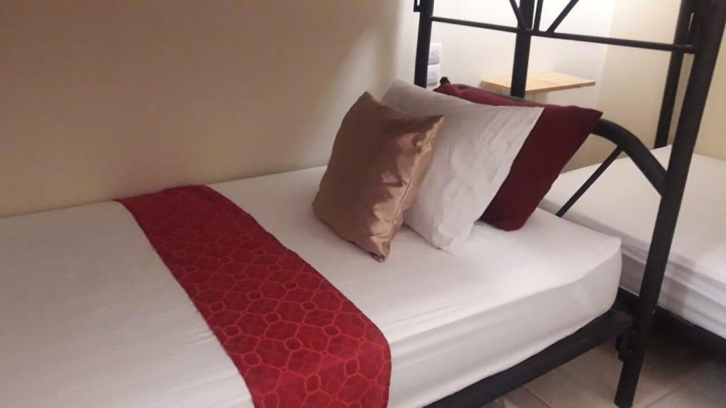 Flor De Katty Hostel Airport Río Segundo エクステリア 写真