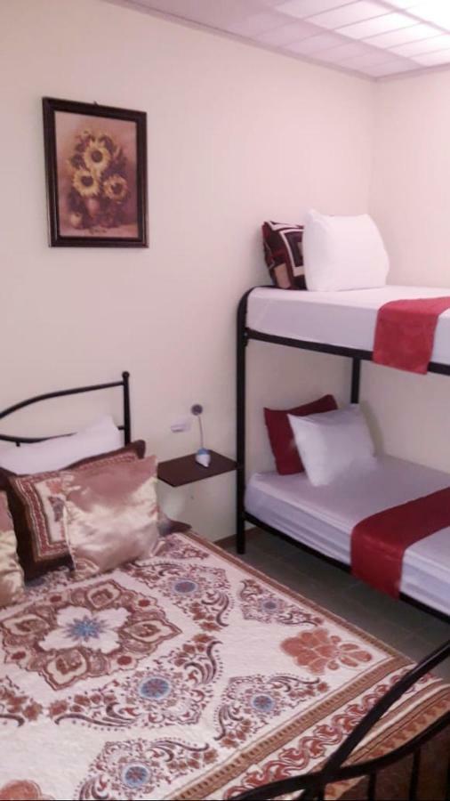 Flor De Katty Hostel Airport Río Segundo エクステリア 写真